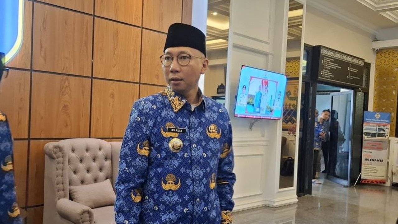 Gubernur Lampung, Rahmat Mirzani Djausal, menegaskan kewajiban perusahaan dalam membayar THR pekerja tepat waktu sesuai aturan, termasuk pekerja mitra seperti ojek daring dan kurir.