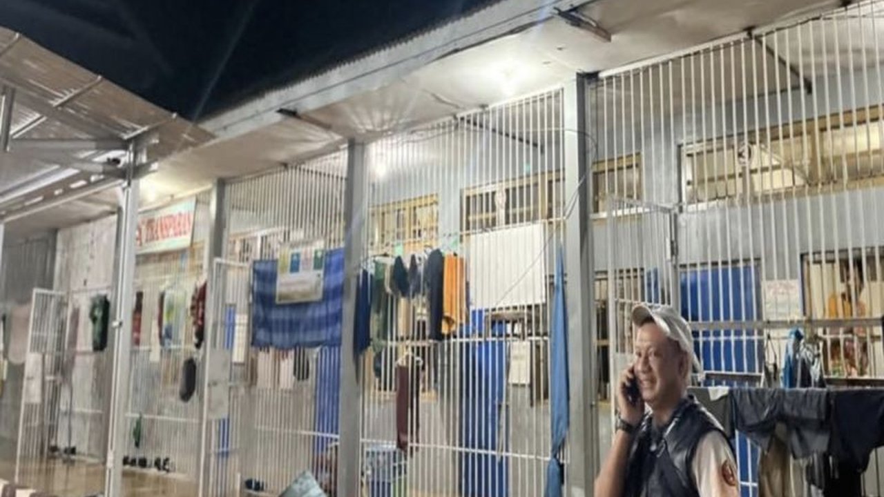 Banjir yang melanda Tolitoli mengakibatkan Lapas Kelas IIB setempat menghentikan sementara layanan besuk tahanan dan menunda sidang warga binaan, demi keamanan dan keselamatan.