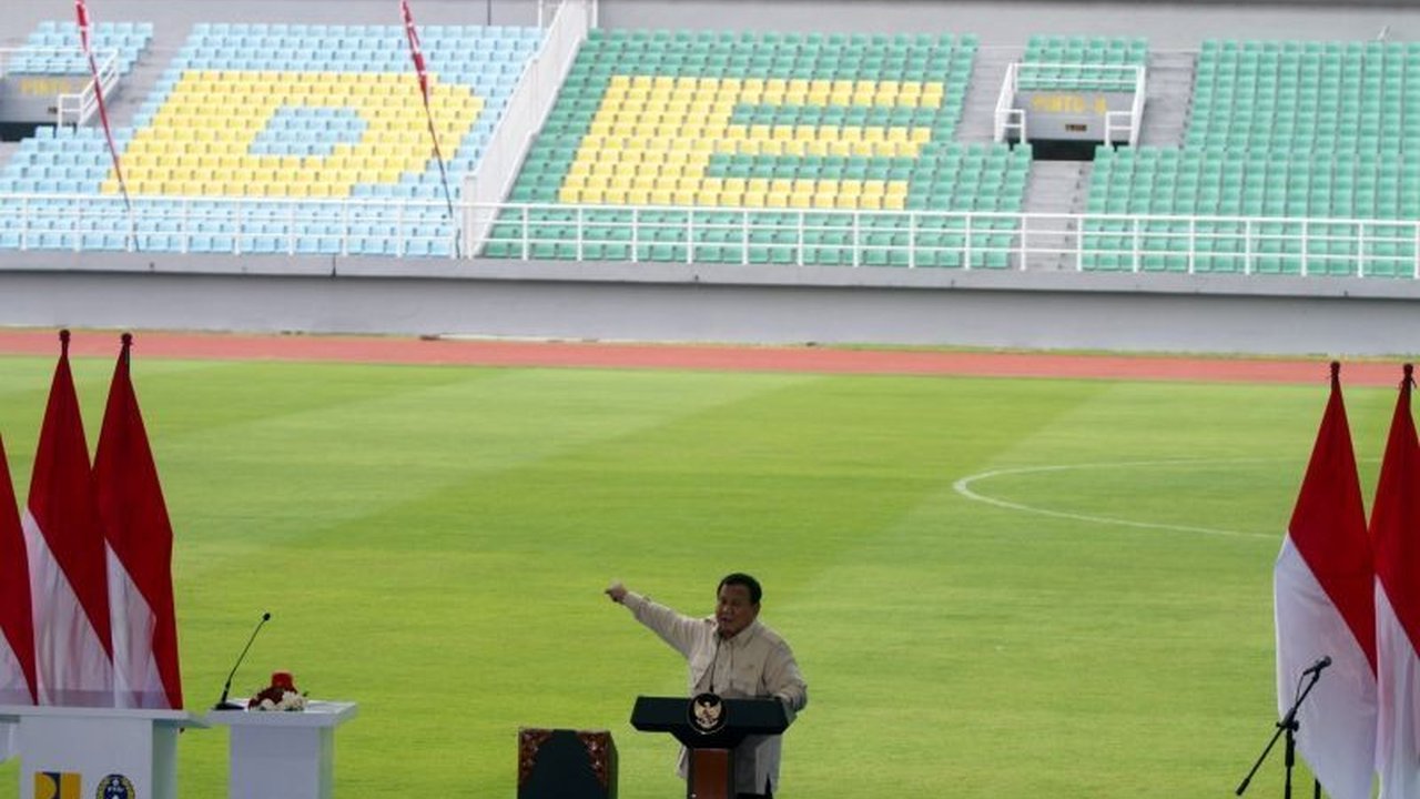 Presiden Prabowo Subianto mengumumkan target pembangunan 20 stadion baru dalam 2-3 tahun ke depan untuk memajukan sepak bola Indonesia, setelah meresmikan 17 stadion hasil renovasi dan pembangunan.