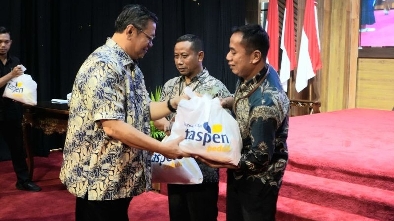 PT Taspen (Persero) membagikan 7.300 paket sembako gratis kepada ASN, pensiunan, dan masyarakat kurang mampu selama Ramadan 1446 H, sebagai wujud kepedulian sosial perusahaan.