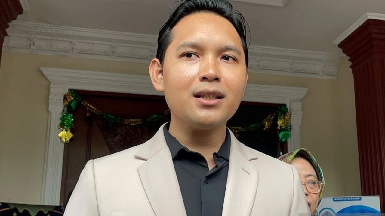 Pemerintah Kabupaten Cianjur memberikan beasiswa penuh bagi mahasiswa untuk kembali membangun desa setelah lulus kuliah, mendorong peningkatan kualitas pendidikan dan pembangunan daerah.