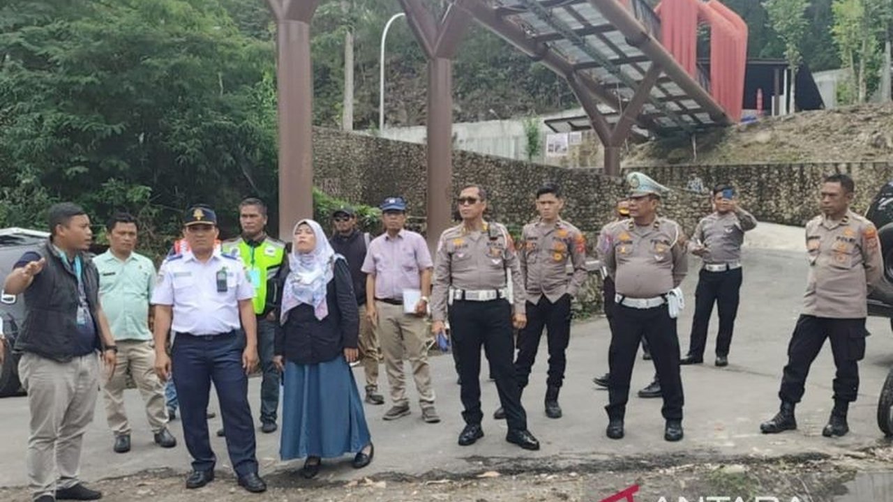 Dishub Sumut dan Polda Sumut berkolaborasi dengan Pemkab Samosir untuk mengatasi potensi kemacetan di kawasan wisata Tele, Samosir selama libur Lebaran 2025 dengan berbagai rekayasa lalu lintas.