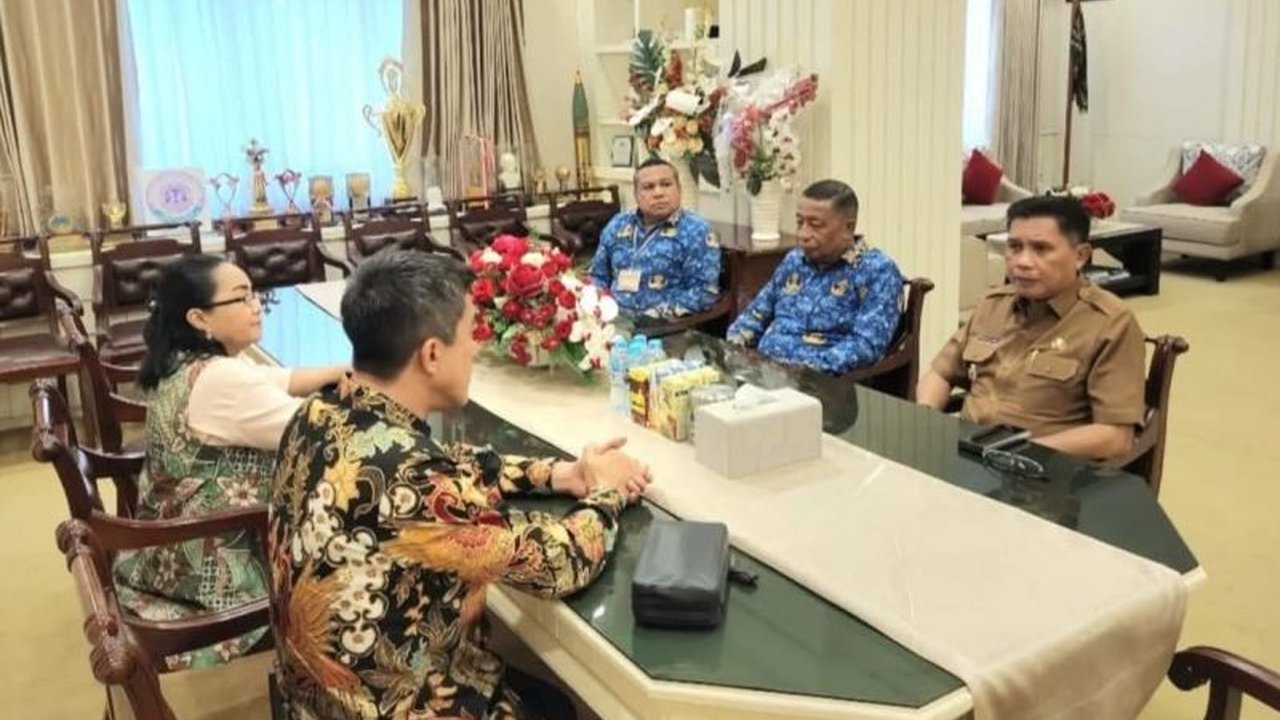 Pemkot Ambon bertemu Konsul Kehormatan Kerajaan Belanda untuk membahas kelanjutan kerja sama sister city dengan Vlissingen, meliputi kesehatan, pengelolaan sampah, pariwisata, dan kebudayaan.