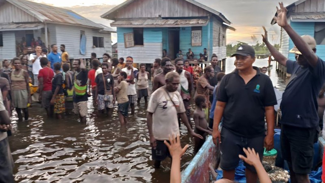 Kementerian Sosial menyalurkan bantuan bagi korban banjir rob di Merauke, Papua Selatan, yang telah mempengaruhi 1.586 orang dari 333 keluarga sejak 10 Maret 2025.