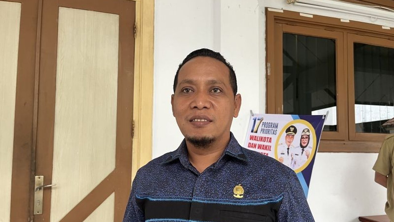 Ketua DPRD Ambon Desak Dishub Tertibkan Parkir Liar Jelang Lebaran 2025