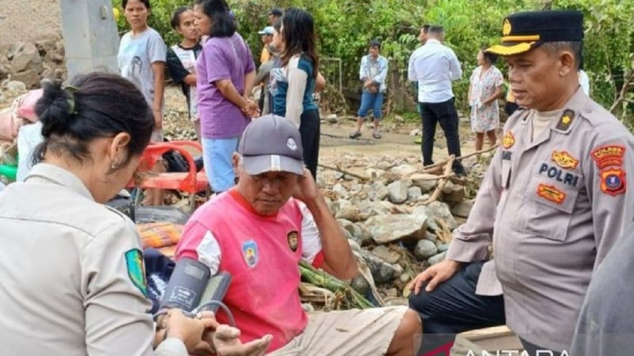 Polres Simalungun Berikan Layanan Kesehatan untuk Korban Banjir Bandang Parapat