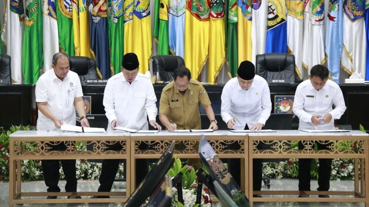 Kemendagri bersama kementerian/lembaga terkait sepakat memperkuat sinergi penyelesaian Rencana Tata Ruang Wilayah (RTRW) dan Rencana Detail Tata Ruang (RDTR) untuk mendukung investasi dan pembangunan berkelanjutan di Indonesia.