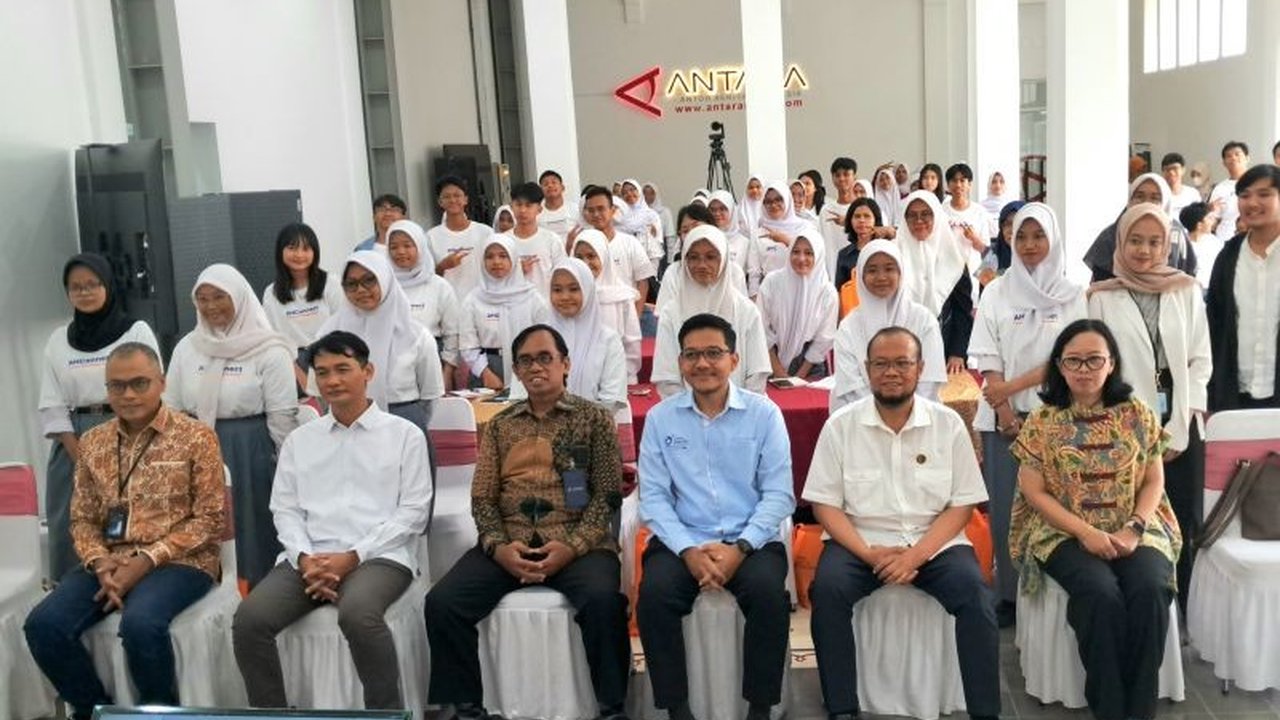ANTARA Latih Siswa Menulis Kreatif, Bentengi Literasi Digital dari Hoaks