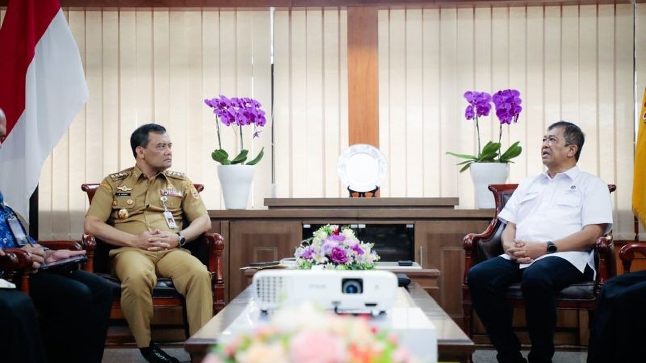 Kawasan Industri Terpadu (KIT) Batang resmi bertransformasi menjadi Kawasan Ekonomi Khusus (KEK), diproyeksikan akan mendongkrak perekonomian Jawa Tengah dan menyerap puluhan ribu tenaga kerja.