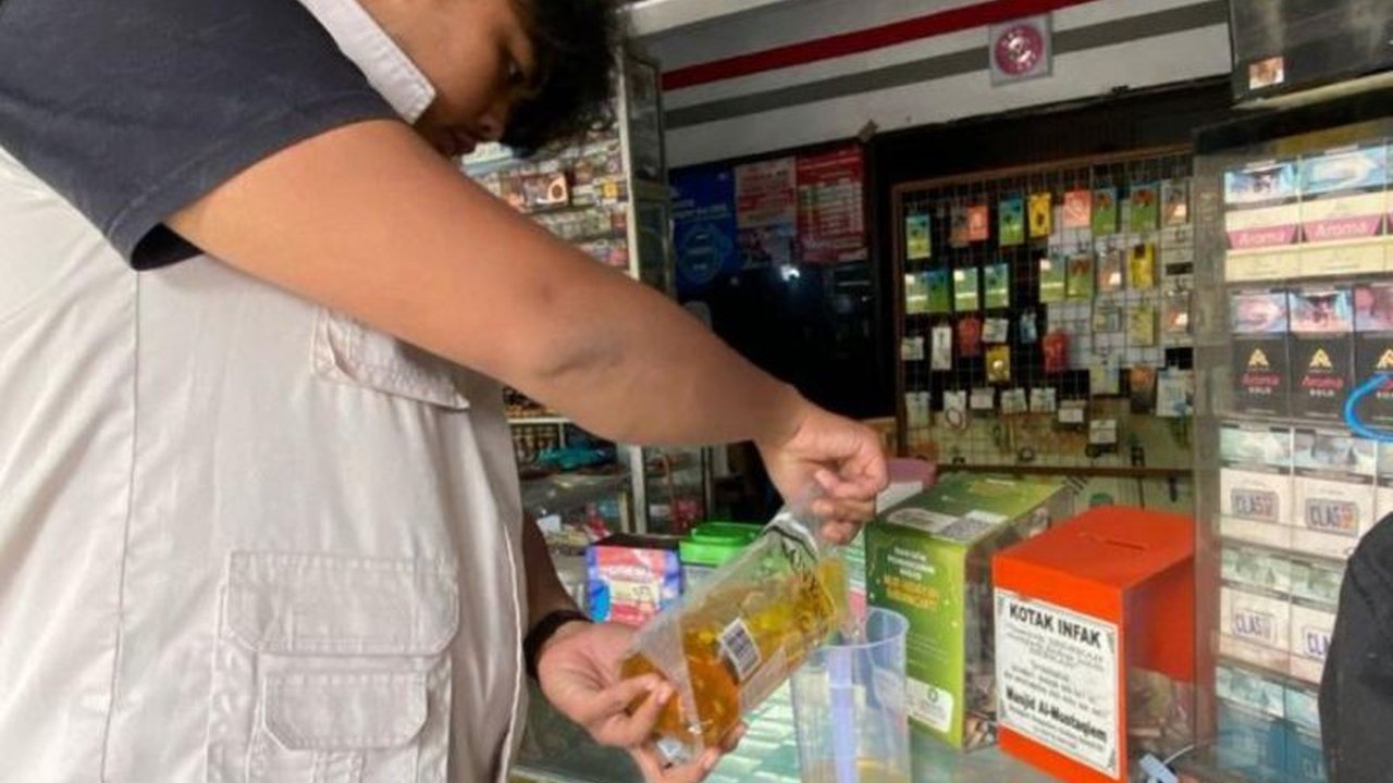 Satgas Pangan Polres Bantul rutin cek ketersediaan, harga, dan takaran volume Minyakita untuk mencegah kecurangan dan memastikan minyak goreng bersubsidi tersebut sampai ke konsumen dengan harga dan takaran sesuai ketentuan.