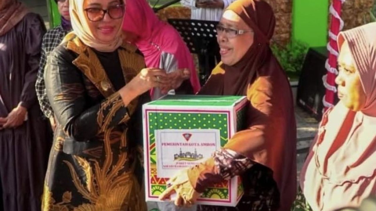 Pemerintah Kota Ambon menggelar Safari Ramadhan 1446 H dengan membagikan paket sembako dan takjil, sebagai wujud kepedulian dan upaya mempererat tali silaturahmi antar pemerintah dan masyarakat.