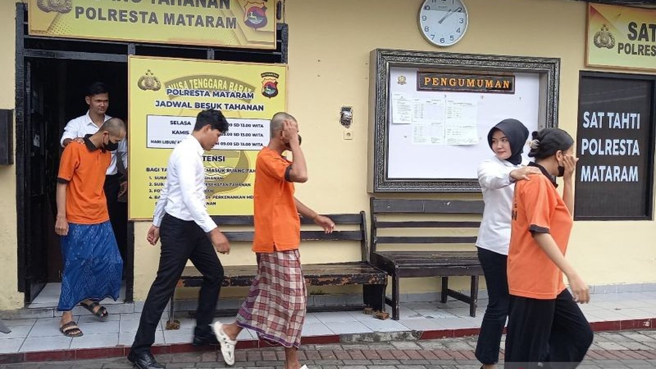 Polresta Mataram menahan sepasang sejoli karena diduga melakukan aborsi yang mengakibatkan bayi meninggal dunia; seorang tersangka lain juga diamankan terkait obat aborsi.