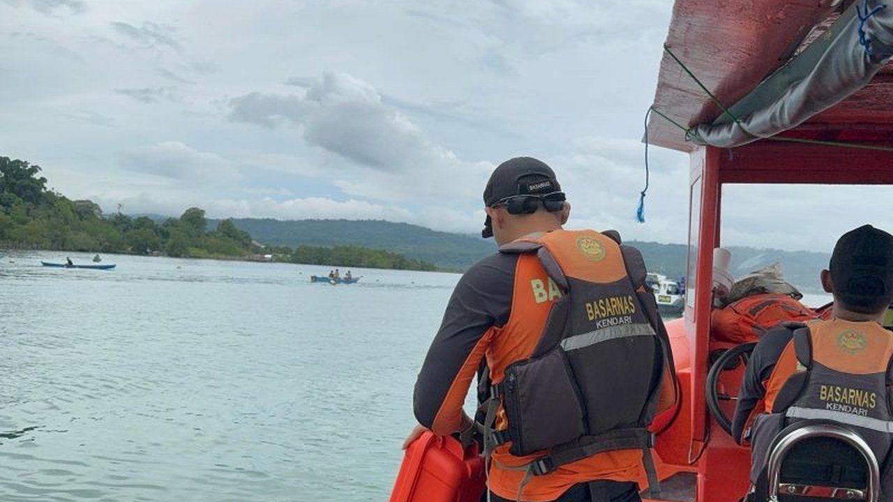 Tim SAR Baubau melakukan pencarian terhadap seorang lansia bernama Zamitu (65) yang hilang saat memancing di Perairan Lowu-lowu, Kota Baubau, Sulawesi Tenggara.