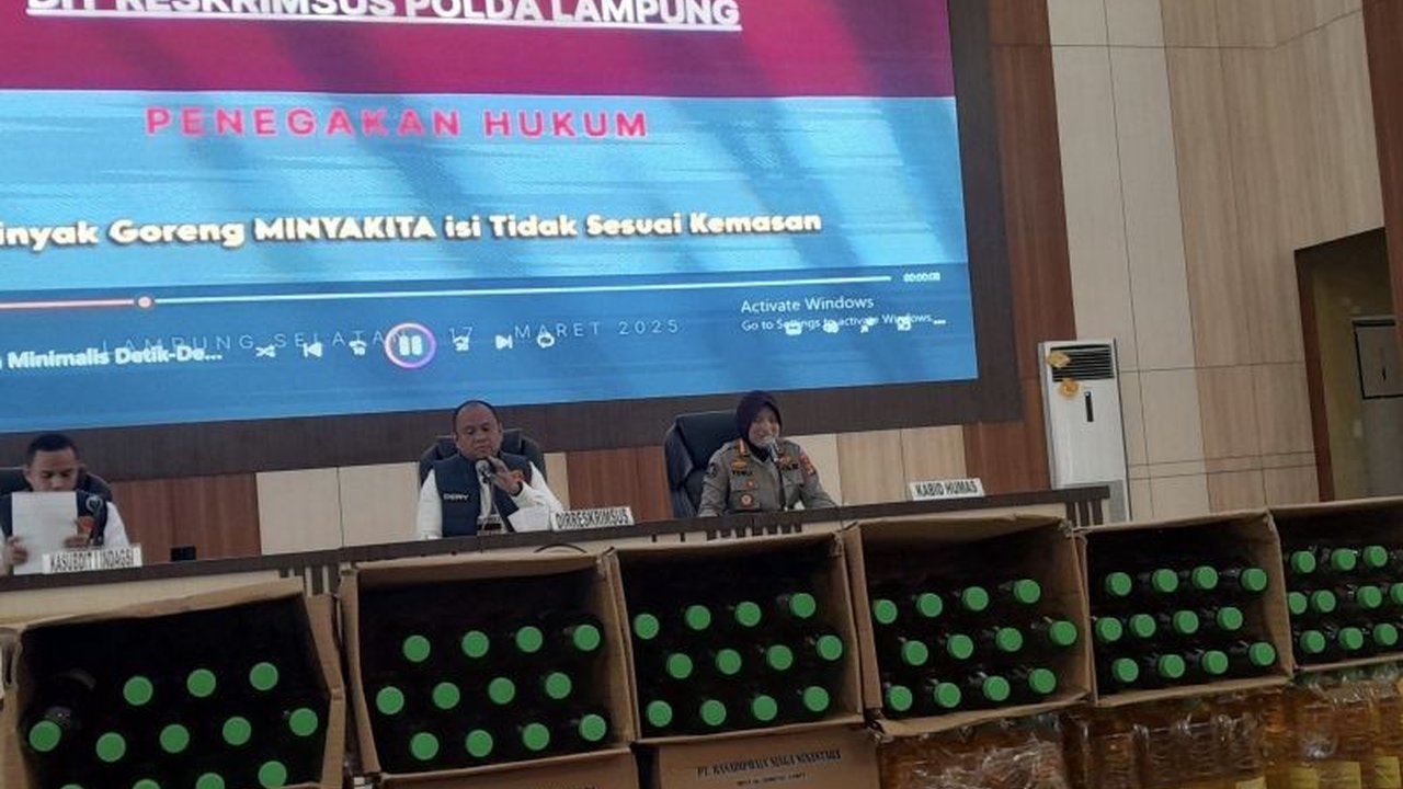 Polda Lampung mengungkap produksi Minyakita ilegal di Lampung Selatan dengan kerugian ditaksir mencapai Rp2 miliar, karena kemasan tidak sesuai takaran dan diduga tanpa izin produksi.