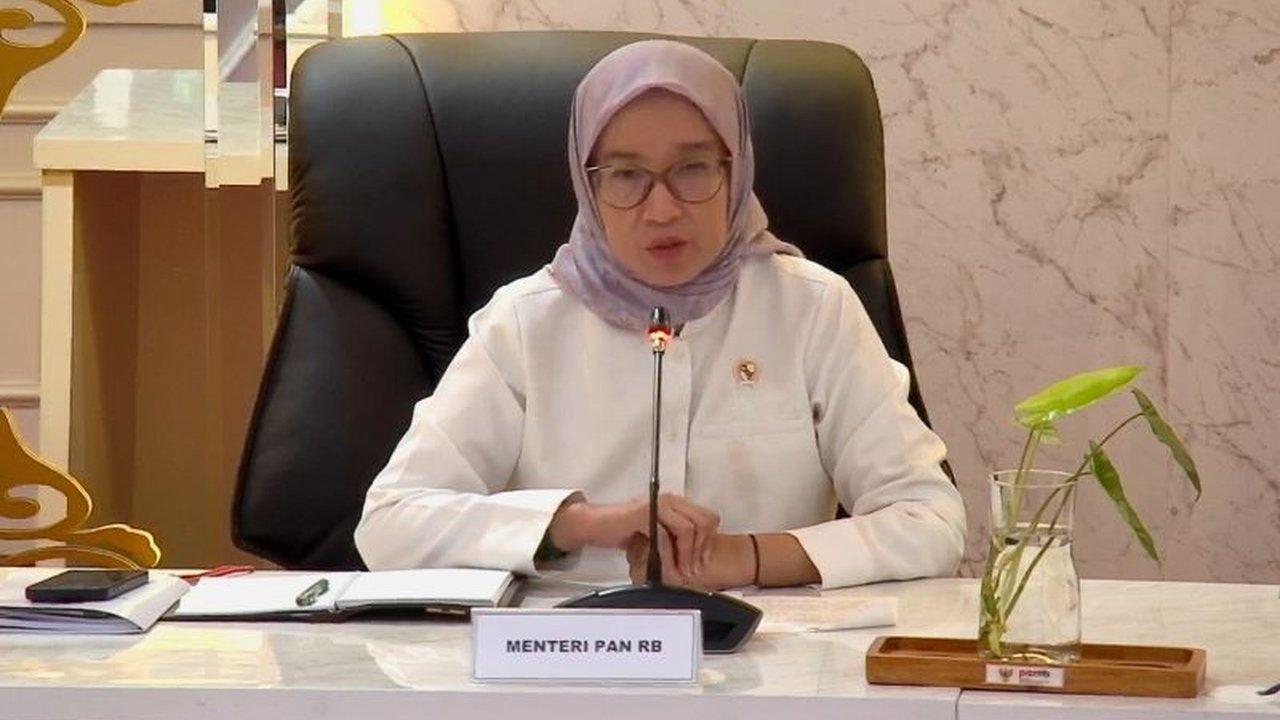 Kementerian PANRB meminta seluruh kementerian/lembaga dan pemerintah daerah untuk segera menindaklanjuti kebijakan percepatan pengangkatan CASN 2024 sesuai arahan Presiden, dengan target CPNS Juni 2025 dan PPPK Oktober 2025.