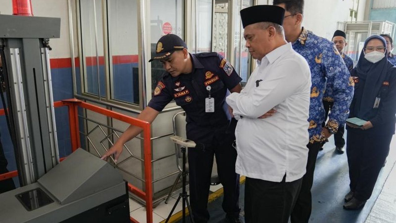 Bupati dan Wakil Bupati Sleman meninjau kesiapan Dinas Perhubungan dalam menghadapi arus mudik dan balik Lebaran 2025, dengan fokus pada pelayanan prima dan keselamatan masyarakat.