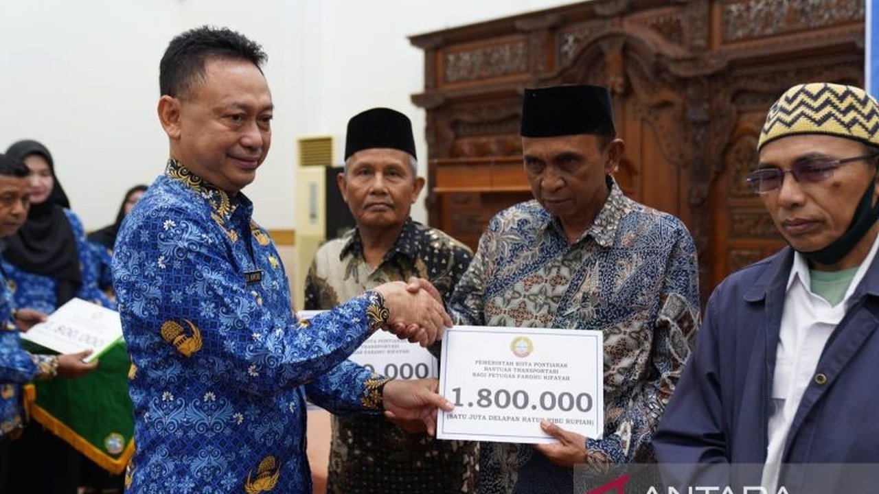Pemerintah Kota Pontianak menyalurkan bantuan sebesar Rp1,8 juta kepada 255 petugas fardhu kifayah dan Rp3,6 juta kepada 37 guru madrasah diniyah, sebagai bentuk apresiasi dan motivasi.