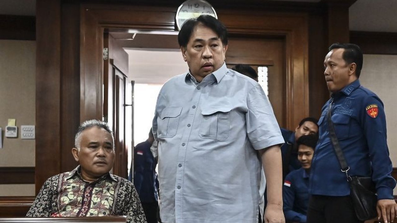 Pengadilan Tinggi DKI Jakarta memperberat vonis Direktur PT Stanindo Inti Perkasa (SIP), MB Gunawan, menjadi 10 tahun penjara terkait kasus korupsi timah senilai Rp300 triliun.