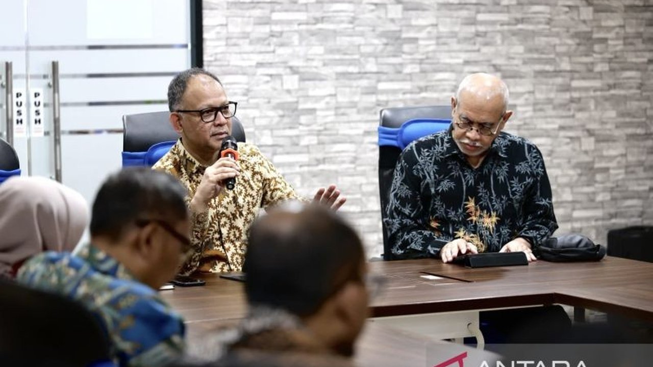 Direktur Politeknik Negeri mengusulkan konsep Politeknik University sebagai entitas baru pendidikan tinggi vokasi Indonesia, mendorong transformasi kelembagaan dan peningkatan daya tarik bagi generasi muda.