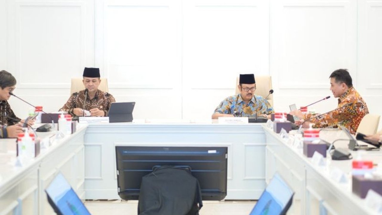 Bappenas menilai program transmigrasi sebagai strategi kunci untuk mencapai pertumbuhan ekonomi 8 persen yang inklusif dan merata, dengan mengatasi tantangan dan meningkatkan sinergi antar pemerintah pusat, daerah, dan swasta.