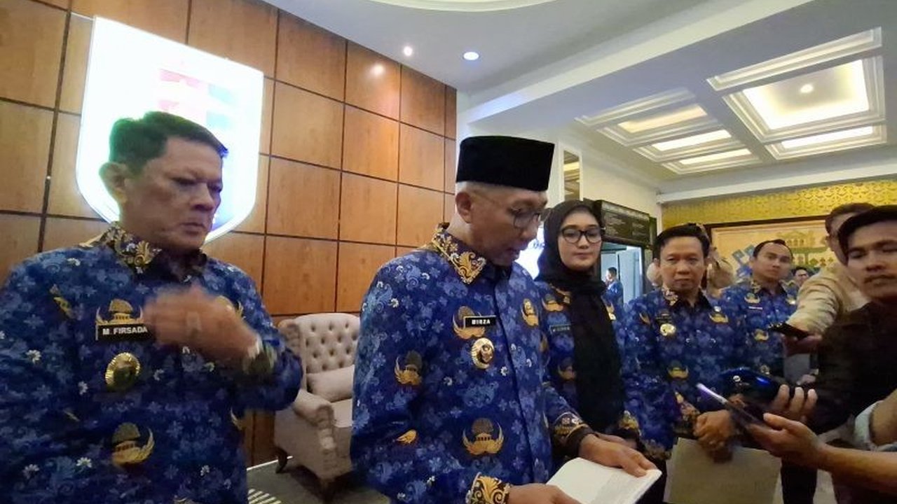 Pemerintah Provinsi Lampung menyalurkan Rp125 miliar untuk THR ASN dan PPPK, mulai dicairkan pada 18 Maret 2025, guna membantu kebutuhan menjelang Hari Raya Idul Fitri.