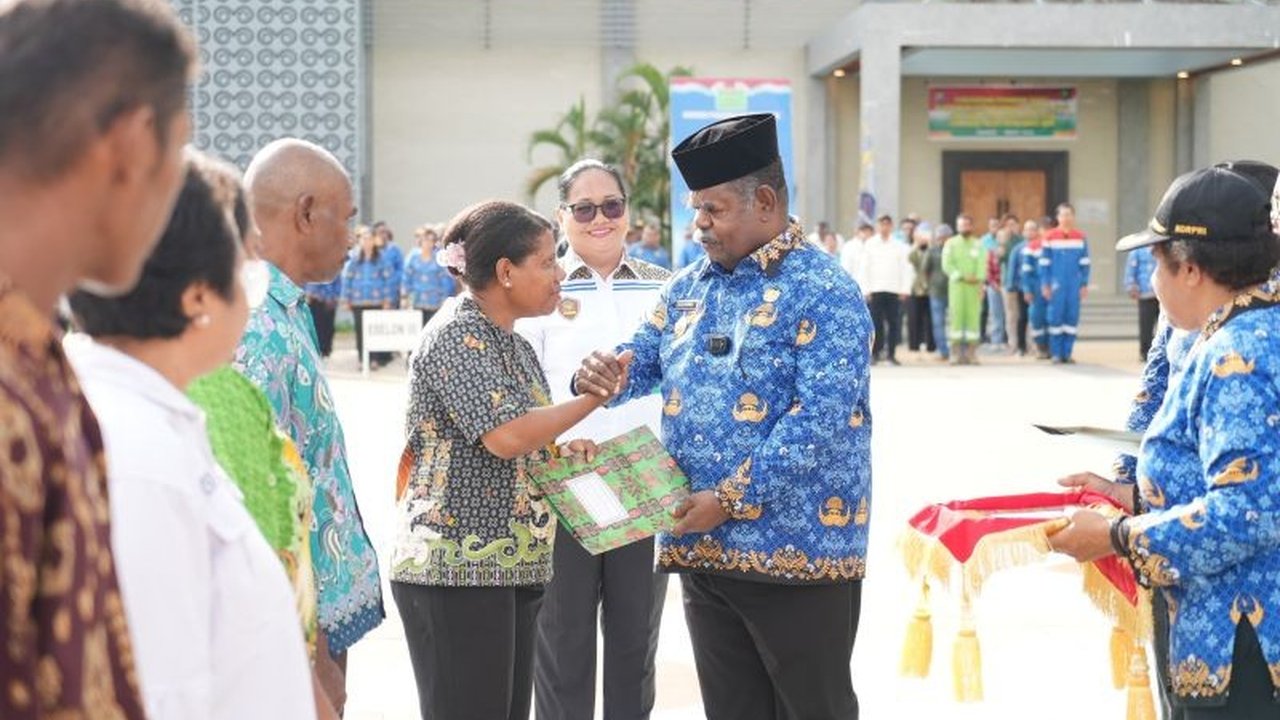 Kementerian LHK memberikan persetujuan pengelolaan hutan kampung di tiga kampung Raja Ampat, Papua Barat Daya, seluas hampir 5.300 hektare untuk pemanfaatan hasil hutan bukan kayu dan pelestarian alam.