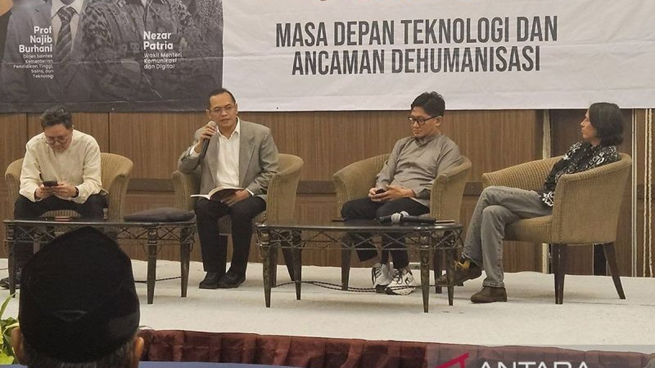 Pakar keamanan siber dan komunikasi membahas peran AI sebagai alat bantu, bukan pengganti manusia, serta pentingnya berpikir kritis dalam memanfaatkan teknologi kecerdasan buatan.