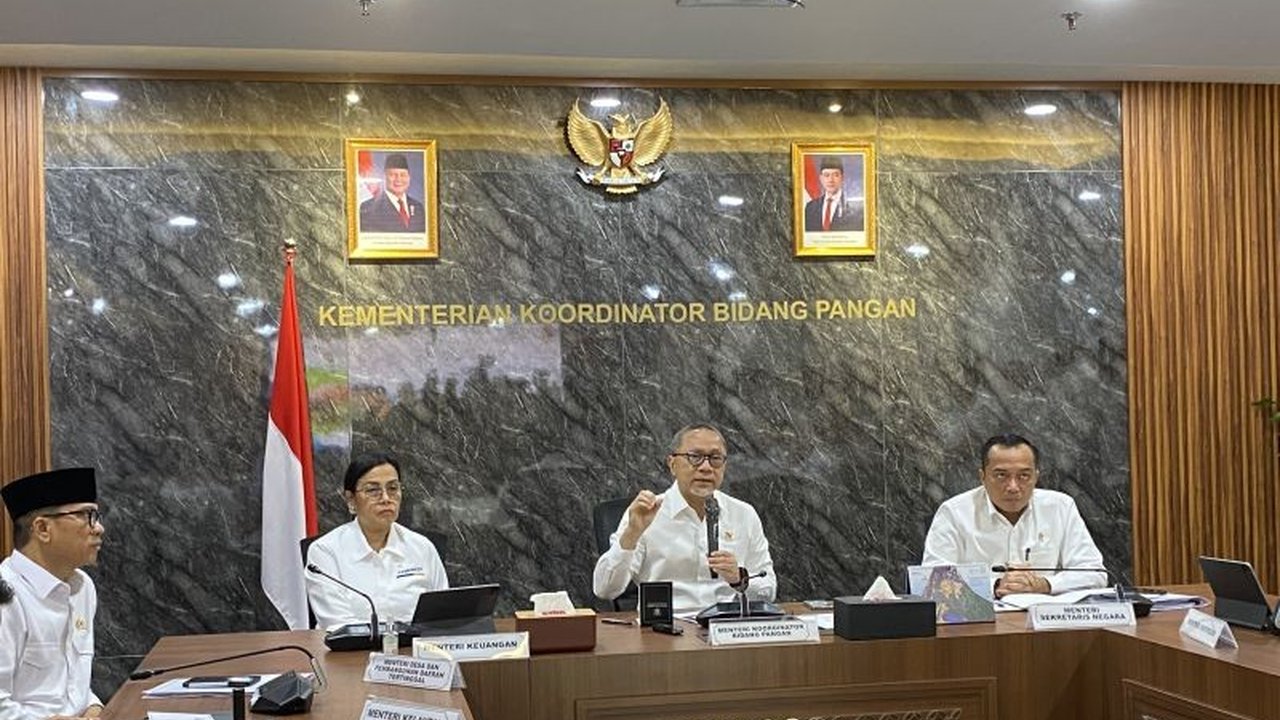 Pemerintah membentuk Satgas untuk mempercepat pembentukan 70.000 Koperasi Desa Merah Putih dalam 6 bulan, didukung oleh APBDesa dan Himbara, guna menyerap hasil pertanian dan memangkas peran tengkulak.