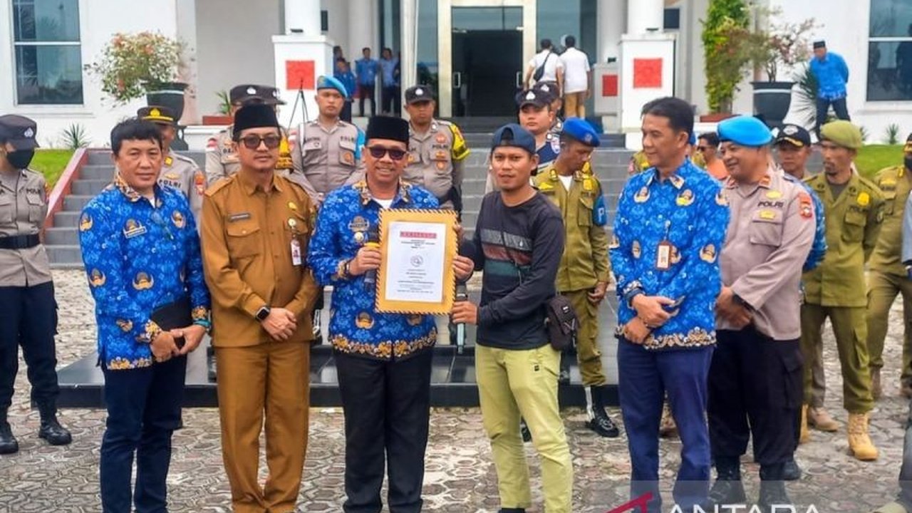 Pemerintah Kabupaten Natuna memastikan akan membayar proyek kontraktor yang belum terbayarkan, meskipun anggaran belum tersedia, dengan total tunggakan lebih dari Rp100 miliar.