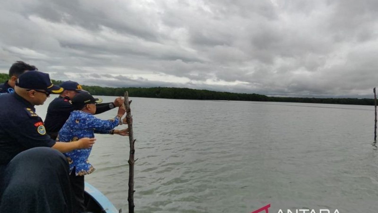 Dinas Kelautan dan Perikanan Kaltim membongkar 40 patok laut ilegal di Bontang Kuala yang melanggar Perda RZWP-3K Kaltim dan mengganggu aktivitas nelayan serta ekosistem laut.