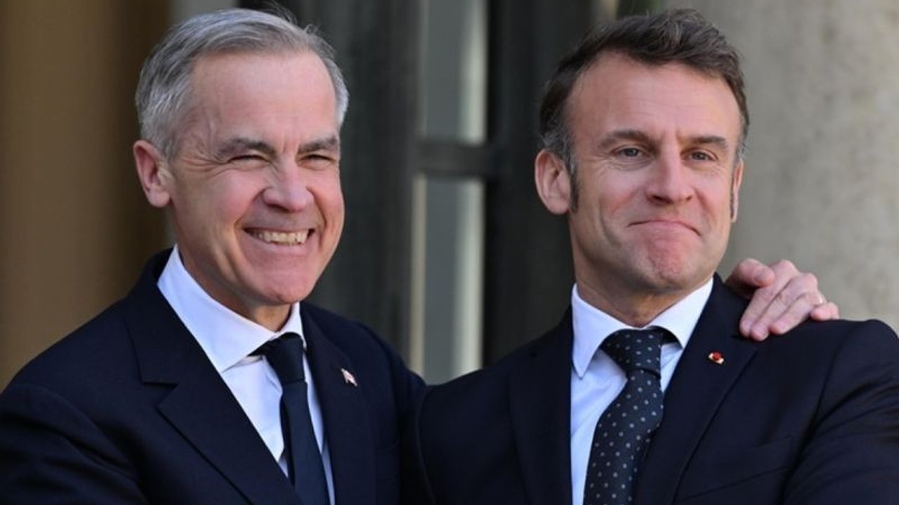 Perdana Menteri Kanada, Mark Carney, dalam kunjungan resmi pertamanya ke Prancis, menegaskan komitmen untuk memperkuat hubungan bilateral dengan Prancis guna menghadapi tantangan global, termasuk perang di Ukraina.