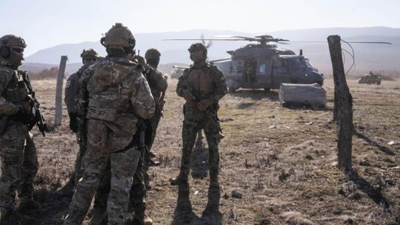 Menlu Ukraina mendesak Uni Eropa untuk segera memperkuat kapabilitas pertahanan Ukraina dan Eropa, serta mempercepat proses aksesi Ukraina ke Uni Eropa sebagai bagian dari upaya perdamaian.