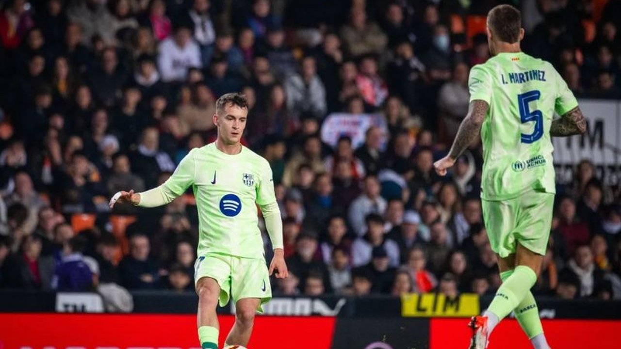 Gelandang Barcelona, Marc Casado, mengalami cedera ligamen lutut kanan yang parah dan berpotensi absen hingga akhir musim kompetisi.