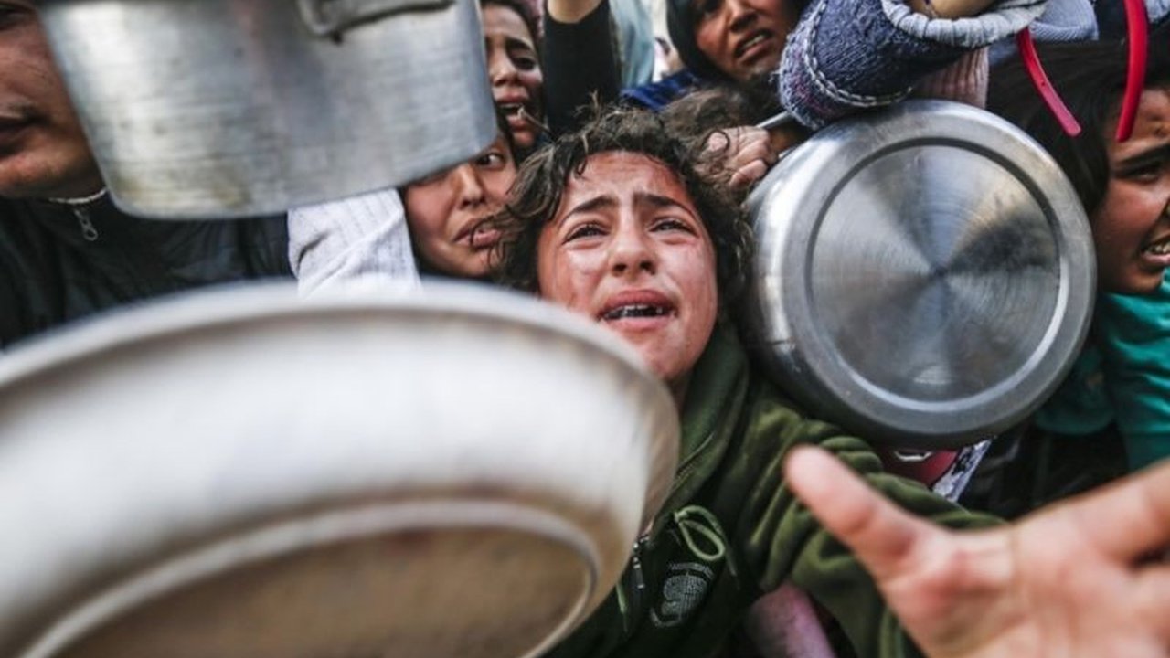 Qatar mengecam keras kebijakan kelaparan Israel di Jalur Gaza dan mendesak komunitas internasional untuk mengambil tindakan tegas menghadapi situasi kemanusiaan yang semakin memburuk.