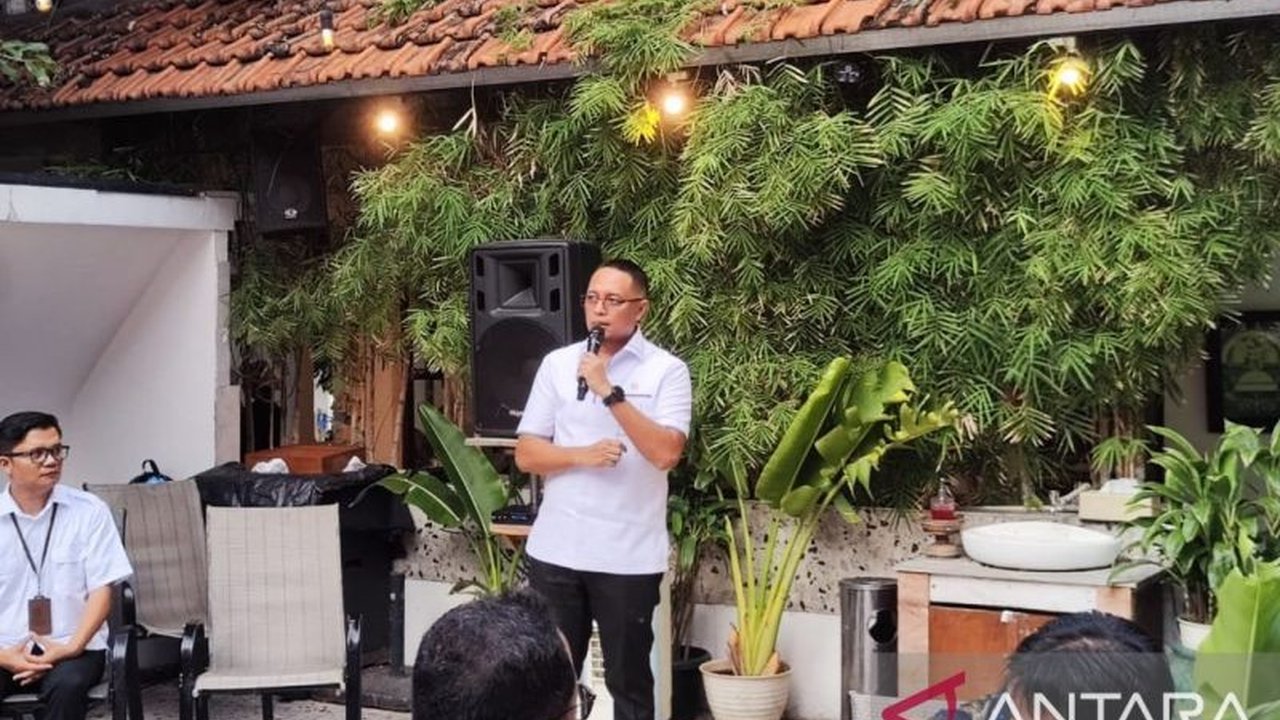 Pemerintah percepat pengangkatan CASN 2024 hingga Juni 2025 (CPNS) dan Oktober 2025 (PPPK), namun Istana tegaskan pentingnya analisis cermat agar ASN tetap menjadi tulang punggung bangsa yang melayani publik secara optimal.