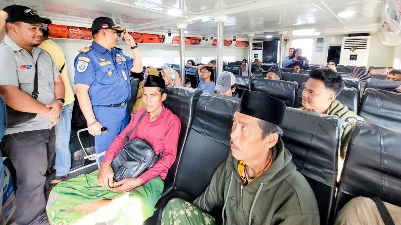 Program mudik gratis Kemenhub melalui kapal cepat dari Situbondo ke Madura telah memberangkatkan 358 pemudik menuju Pulau Raas dan Sapudi.