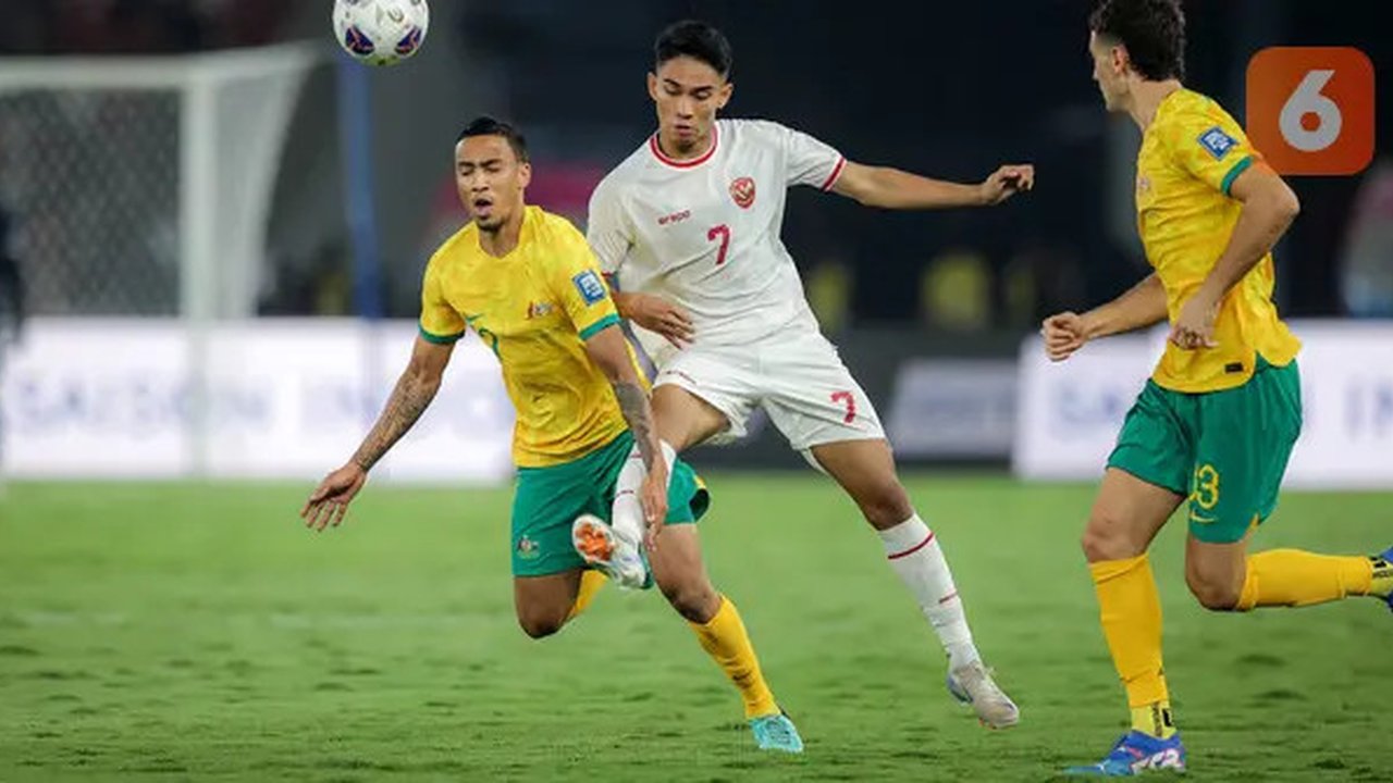 Pemain Timnas Indonesia,Marselino Ferdinan, saat melawan Australia pada laga kedua Grup C Kualifikasi Piala Dunia 2026 Zona Asia di Stadion Utama Gelora Bung Karno (SUGBK), Jakarta Pusat, p