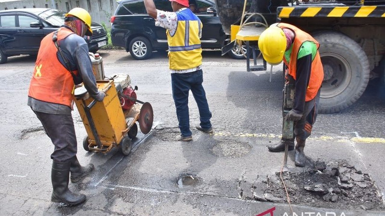 BBPJN Jawa Timur-Bali memastikan jalan nasional dalam kondisi optimal untuk mudik Lebaran 2025, dengan penanganan infrastruktur dan perbaikan kerusakan jalan sebelum H-10.