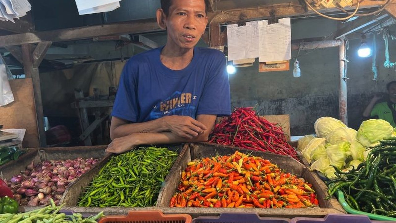 Pusat Informasi Harga Pangan Strategis (PIHPS) mencatat harga cabai rawit merah mencapai Rp89.400 per kg dan telur ayam Rp30.150 per kg pada Selasa, 18 Maret 2024.