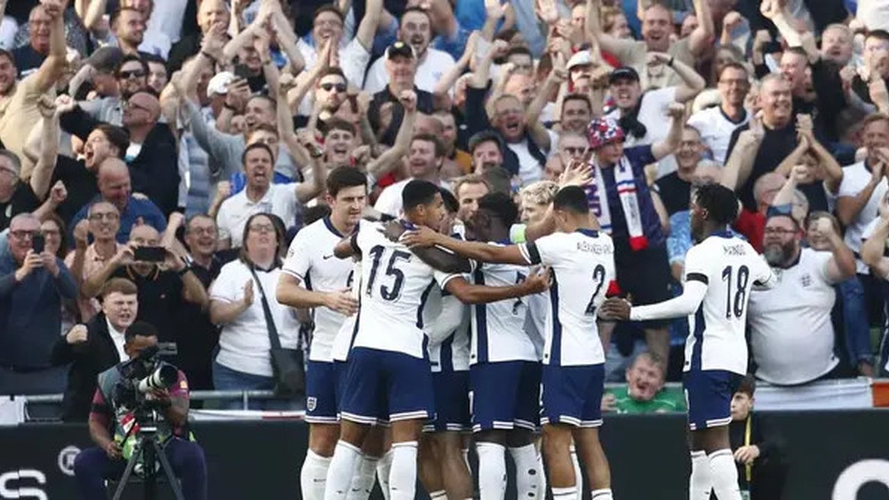 Jack Grealish menandai comebacknya ke Timnas Inggris dengan bikin gol saat mengalahkan Republik Irlandia. Grealish sebelumnya tak tampil di Piala Eropa 2024. (AP Photo/Peter Morrison)
