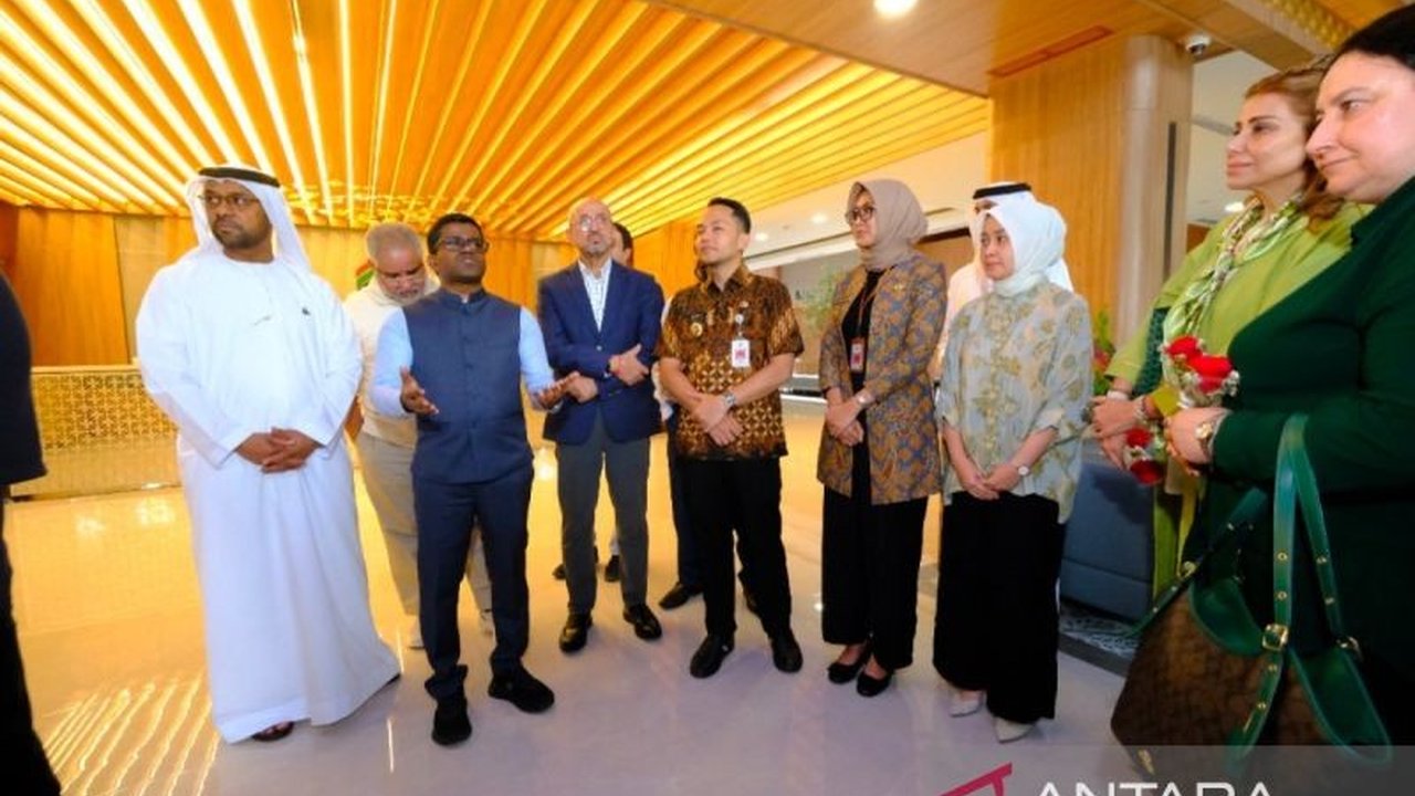 Pemerintah Kota Surakarta membuka peluang kerja sama dengan negara-negara asing di berbagai bidang, seperti pendidikan dan kebudayaan, setelah sukses berkolaborasi dengan Uni Emirat Arab.