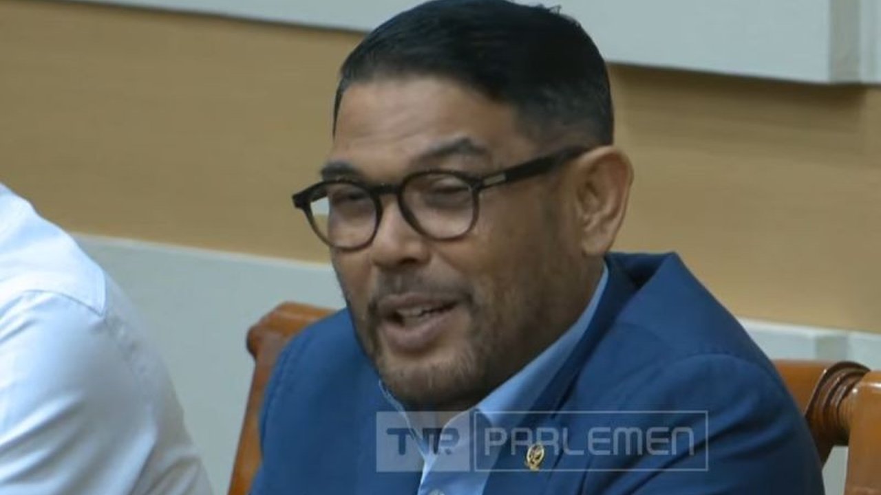 Anggota DPR Nasir Djamil mengusulkan pembentukan 'desa presisi' untuk meningkatkan kepercayaan masyarakat terhadap Polri, menanggapi rendahnya angka pelaporan masyarakat ke polisi.