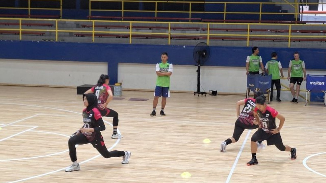 Jakarta Pertamina Enduro (JPE) menatap final four Proliga 2024 dengan target menembus final di Proliga 2025, menghadapi persaingan ketat dan strategi belanja pemain yang krusial.