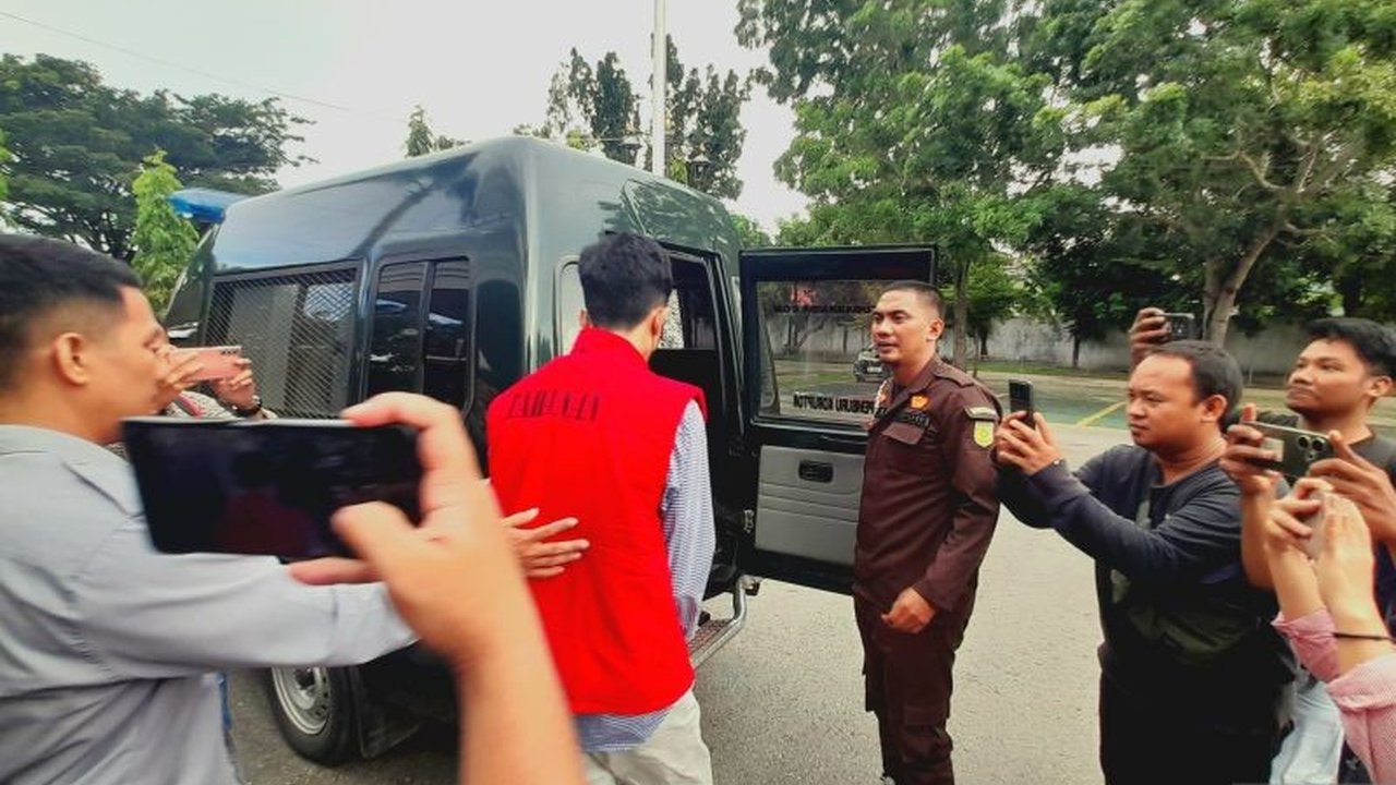 Kejari Kota Gorontalo menahan AA, pimpinan cabang PT Rezki Alfah Jaya Abadi, tersangka kasus korupsi proyek revitalisasi Jalan MT Haryono senilai Rp29 miliar yang mengakibatkan kerugian negara lebih dari Rp12 miliar.