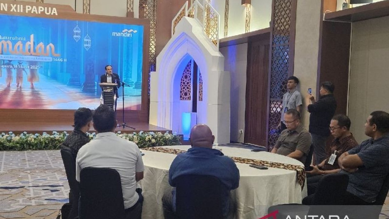 Bank Mandiri Regional XII Papua menyiapkan uang tunai Rp766 miliar untuk memenuhi kebutuhan masyarakat selama Ramadhan dan Lebaran 1446 H, termasuk pengisian ATM dan optimalisasi layanan digital.