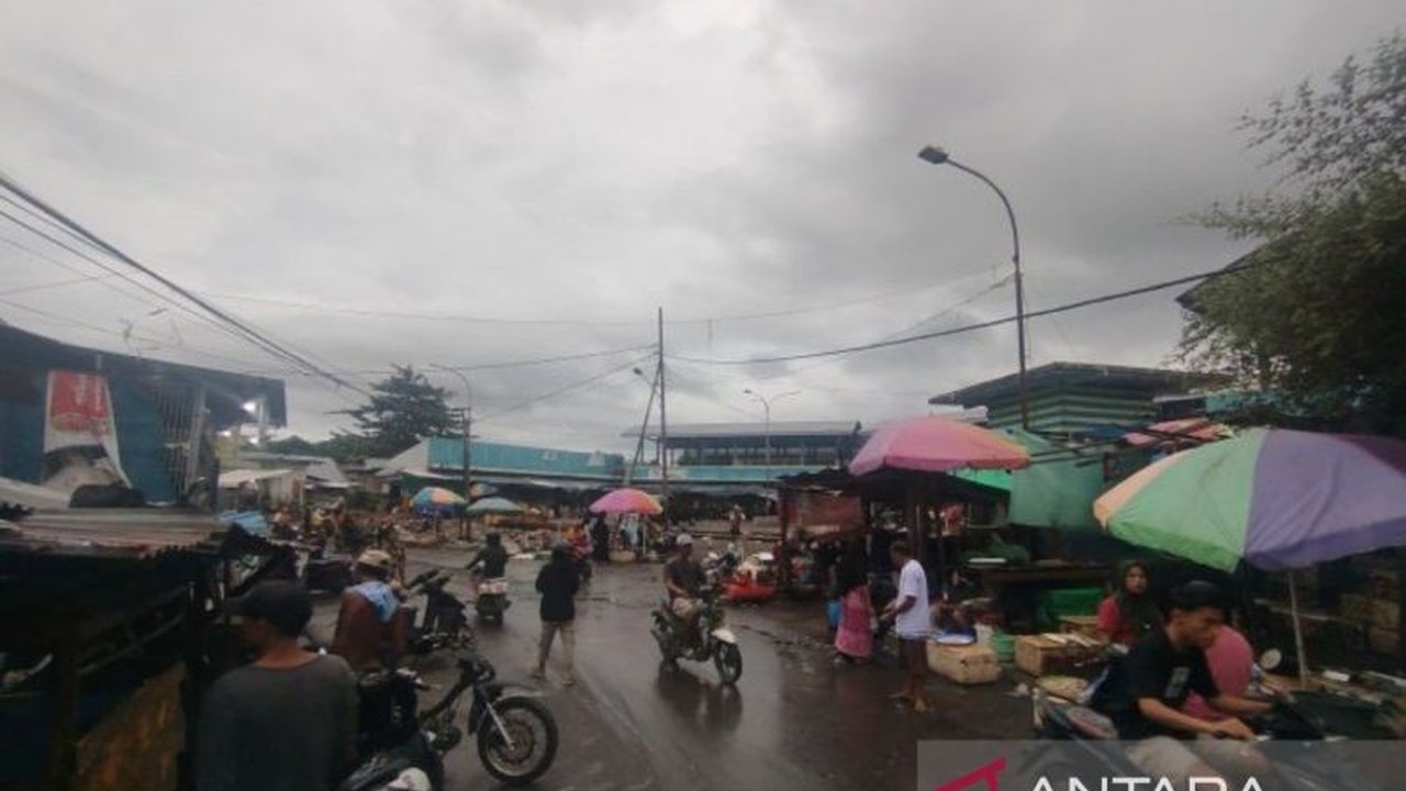 Pemerintah Kabupaten Dompu akan menata ulang Pasar Induk Dompu untuk mengatasi kemacetan dan kesemrawutan yang disebabkan pedagang berjualan di luar area pasar.