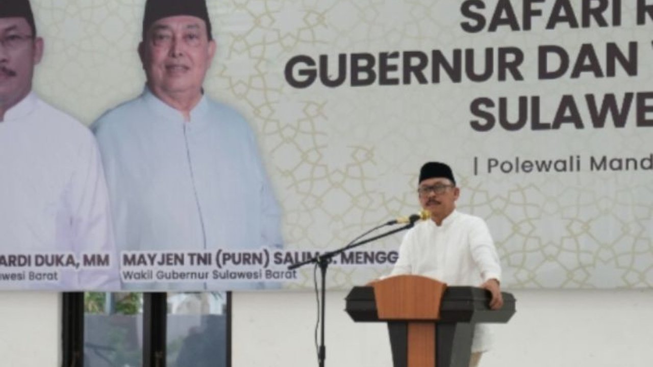 Gubernur Sulawesi Barat, Suhardi Duka, membagikan 1000 paket sembako dan 4 truk sampah di Polewali Mandar untuk meringankan beban ekonomi masyarakat dan meningkatkan kebersihan daerah menjelang Ramadhan.