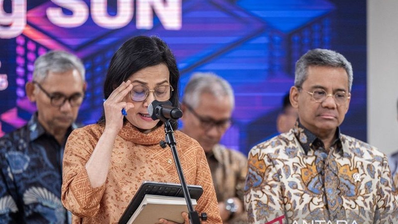 Menkeu Sri Mulyani meminta BUMN pertahankan kinerja profesional di tengah pelemahan IHSG dan trading halt di BEI; OJK siapkan kebijakan stabilisasi pasar.