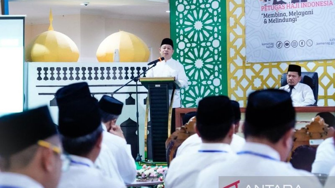Kemenag Kalsel menggelar bimbingan teknis bagi petugas haji 2025 di Banjarbaru, menekankan pentingnya kesabaran, pelayanan prima, dan kolaborasi tim dalam melayani jamaah, terutama lansia.