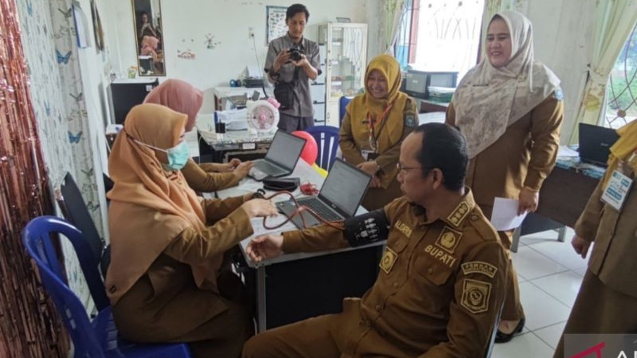 Pemerintah Kabupaten Bangka Tengah meluncurkan program Cek Kesehatan Gratis (CKG) bagi warga yang berulang tahun, sebagai upaya deteksi dini penyakit berat dan pemetaan kesehatan jangka panjang.